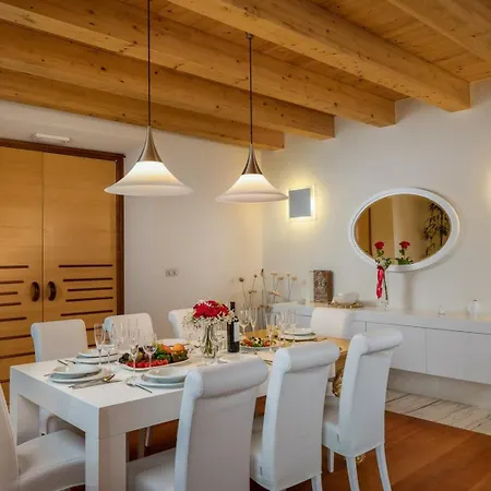 Luxury Beachfront Sea Palace With Private Pool, Jacuzzi, Sauna And Gym Right At The In - Omis Lokva Rogoznica