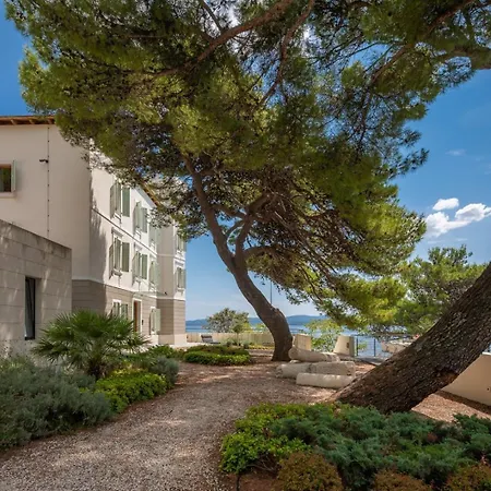 Willa Luxury Beachfront Sea Palace With Private Pool, Jacuzzi, Sauna And Gym Right At The In - Omis *