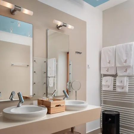 Luxury Beachfront Sea Palace With Private Pool, Jacuzzi, Sauna And Gym Right At The In - Omis Villa *
