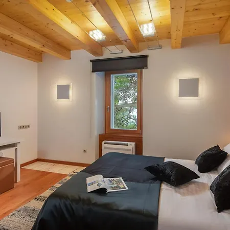 Βίλα Luxury Beachfront Sea Palace With Pool & Near Omis