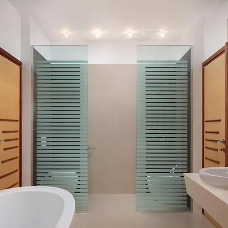 Luxury Beachfront Sea Palace With Private Pool, Jacuzzi, Sauna And Gym Right At The In - Omis Villa *