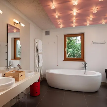Luxury Beachfront Sea Palace With Private Pool, Jacuzzi, Sauna And Gym Right At The In - Omis Villa