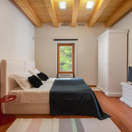 Luxury Beachfront Sea Palace With Private Pool, Jacuzzi, Sauna And Gym Right At The In - Omis Lokva Rogoznica