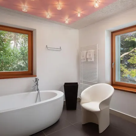 Luxury Beachfront Sea Palace With Private Pool, Jacuzzi, Sauna And Gym Right At The In - Omis Villa *
