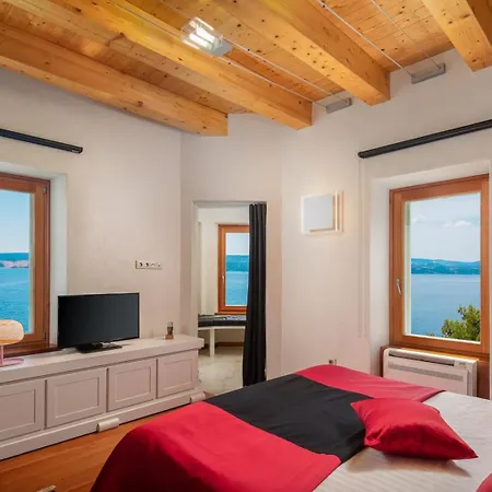 Luxury Beachfront Sea Palace With Private Pool, Jacuzzi, Sauna And Gym Right At The In - Omis Villa *