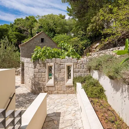 Βίλα Luxury Beachfront Sea Palace With Pool & Near Omis