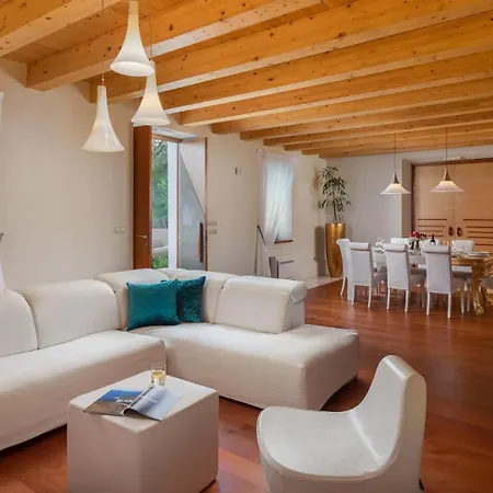 Luxury Beachfront Sea Palace With Private Pool, Jacuzzi, Sauna And Gym Right At The In - Omis *