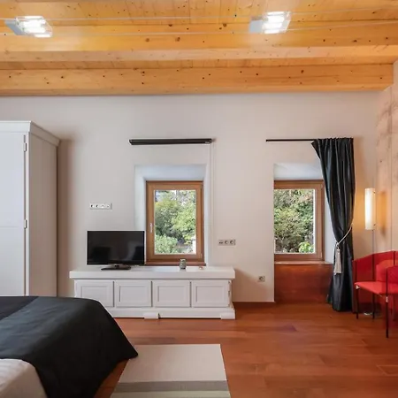 Luxury Beachfront Sea Palace With Private Pool, Jacuzzi, Sauna And Gym Right At The In - Omis Villa Lokva Rogoznica