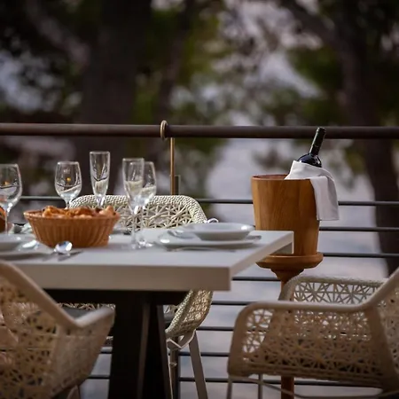 Luxury Beachfront Sea Palace With Private Pool, Jacuzzi, Sauna And Gym Right At The In - Omis Villa