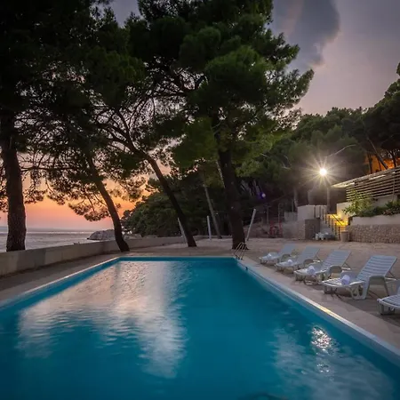 Βίλα Luxury Beachfront Sea Palace With Pool & Near Omis