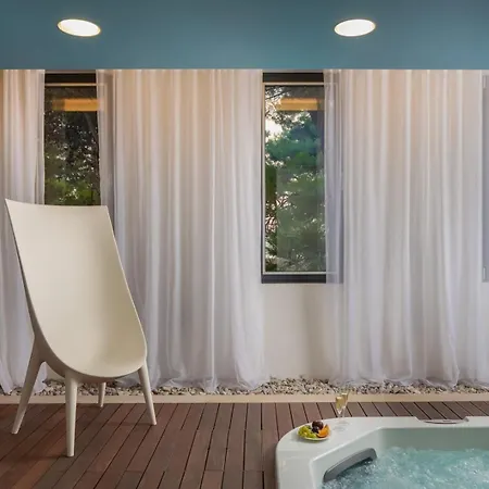 Luxury Beachfront Sea Palace With Private Pool, Jacuzzi, Sauna And Gym Right At The In - Omis Villa