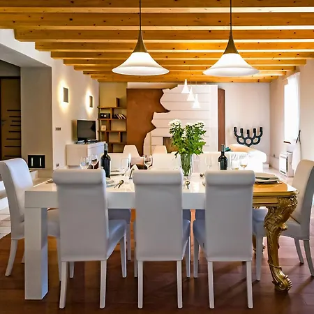 Luxury Beachfront Sea Palace With Private Pool, Jacuzzi, Sauna And Gym Right At The In - Omis Villa *