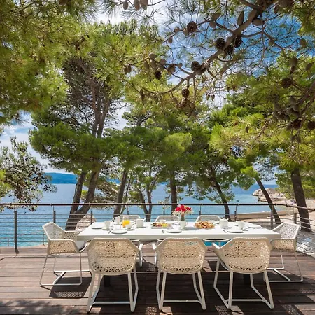 Βίλα Luxury Beachfront Sea Palace With Pool & Near Omis