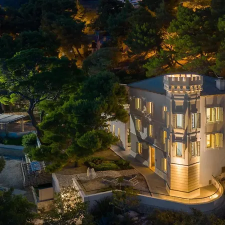 Luxury Beachfront Sea Palace With Private Pool, Jacuzzi, Sauna And Gym Right At The In - Omis Villa *